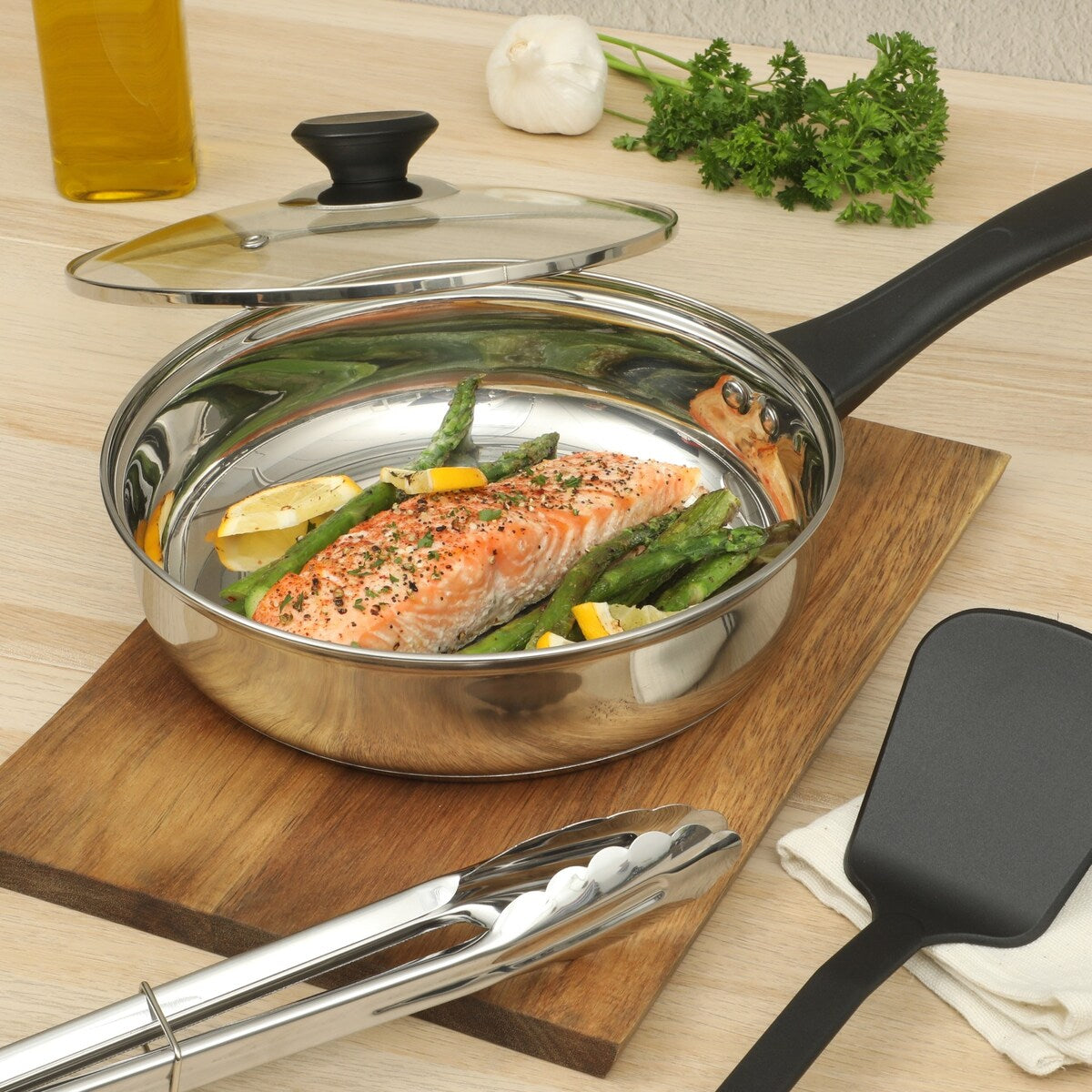 Ensemble de cuisine Gibson Home 74 pièces : ustensiles de cuisine, vaisselle, couverts, outils et accessoires, rangements et verrerie