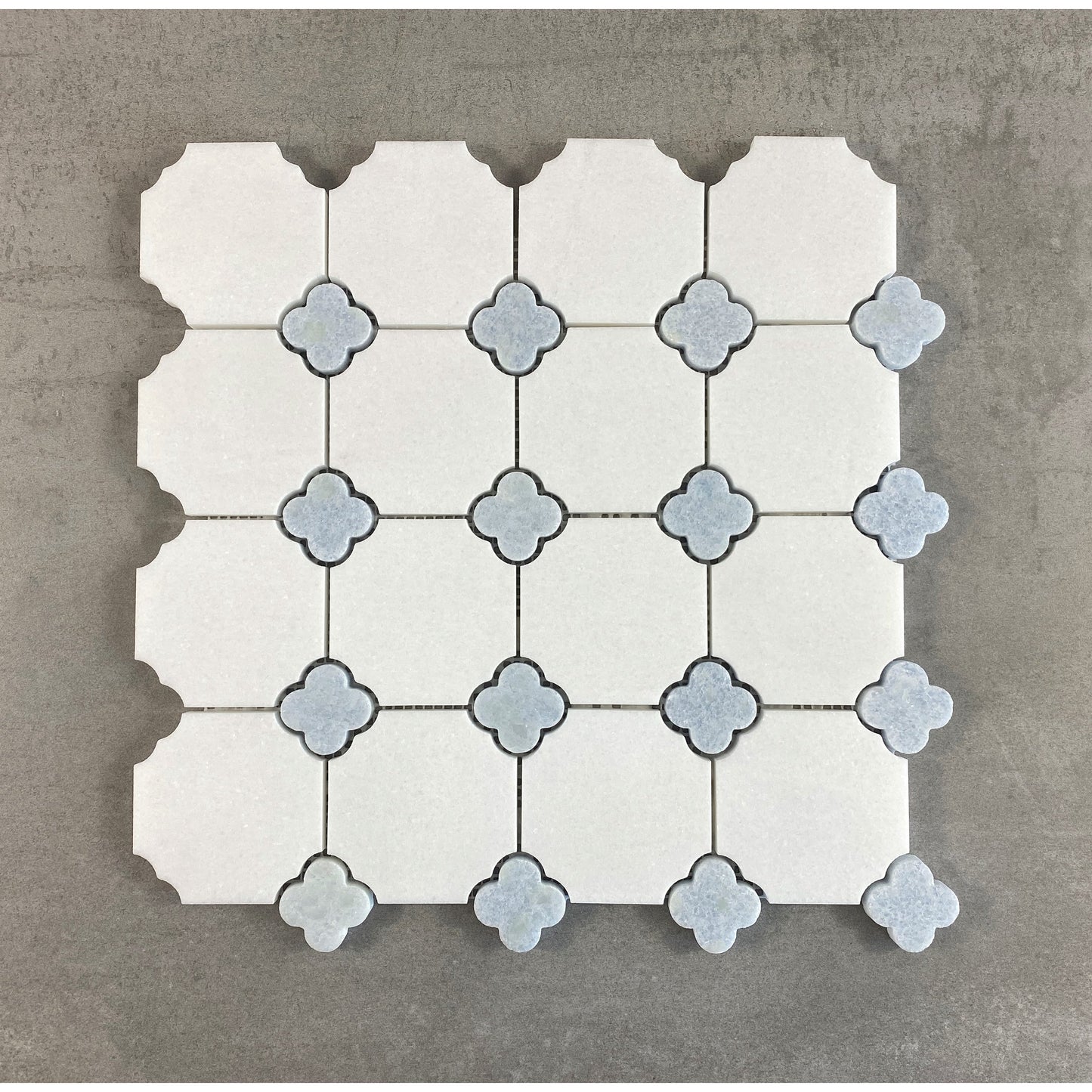Carreaux de mosaïque en marbre blanc Thassos à motif floral bleu céleste - Boîte de 10 feuilles