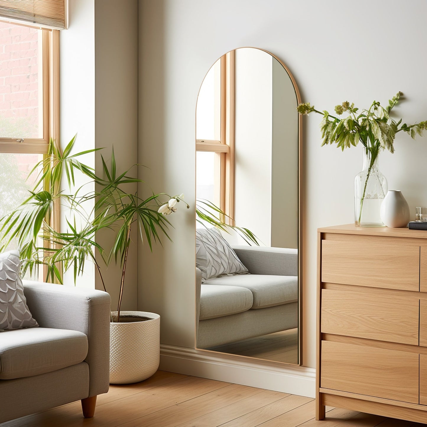 Miroir sur pied Dovelina arqué, pleine longueur