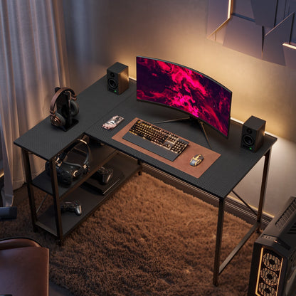 Petit bureau d'angle en forme de L avec étagères de rangement