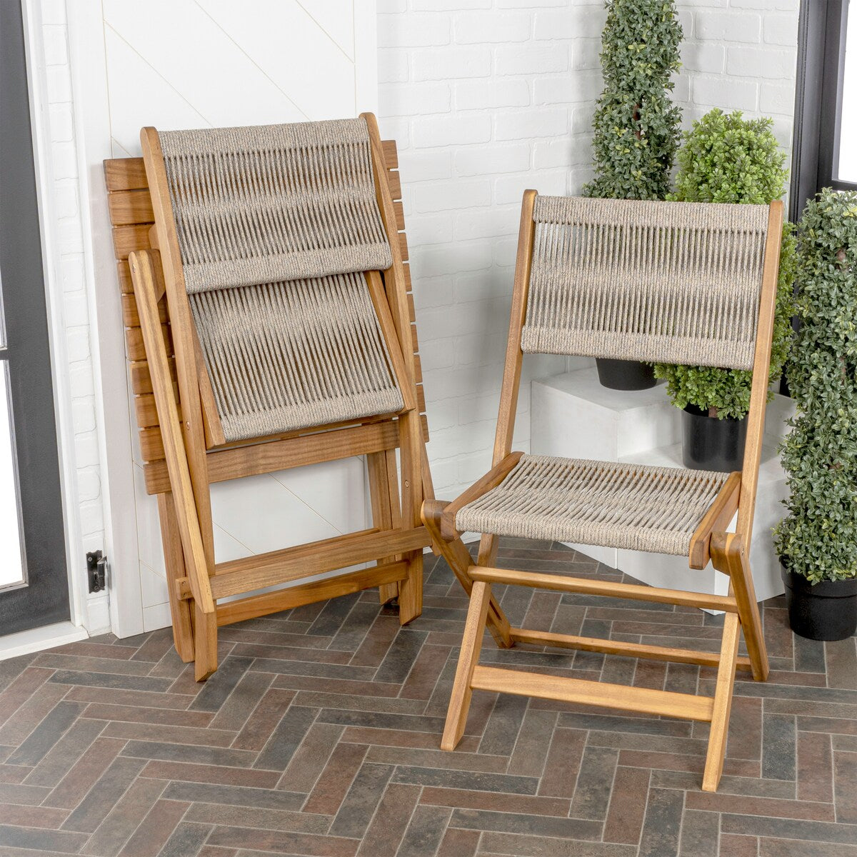 Ensemble bistro pliant d'extérieur 3 pièces en bois d'acacia Cadiz Modern Coastal, par JONATHAN Y