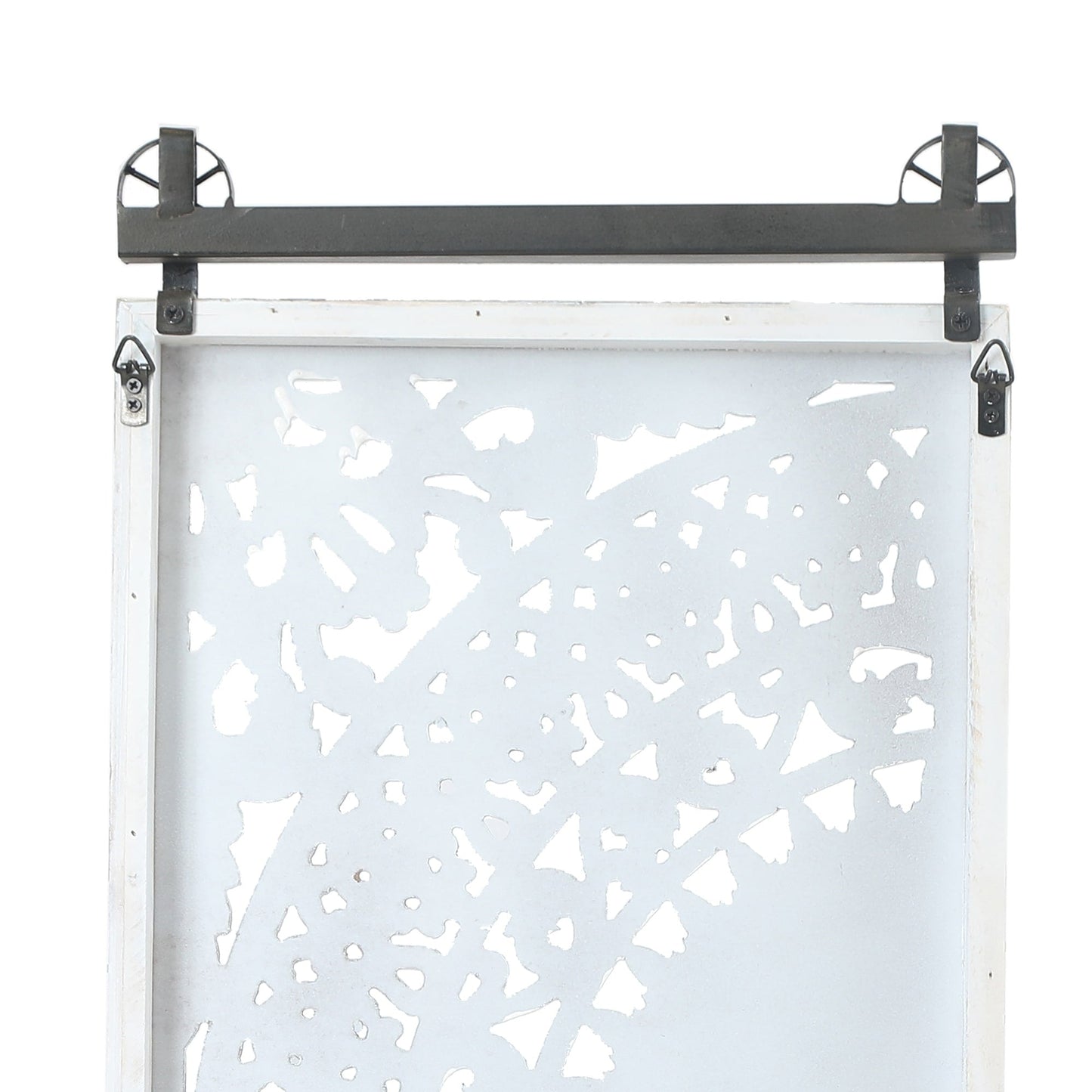 Ensemble de 2 tableaux muraux en bois blanc ivoire vieilli, représentant des fleurs et ornés de détails noirs.