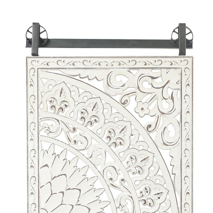 Ensemble de 2 tableaux muraux en bois blanc ivoire vieilli, représentant des fleurs et ornés de détails noirs.