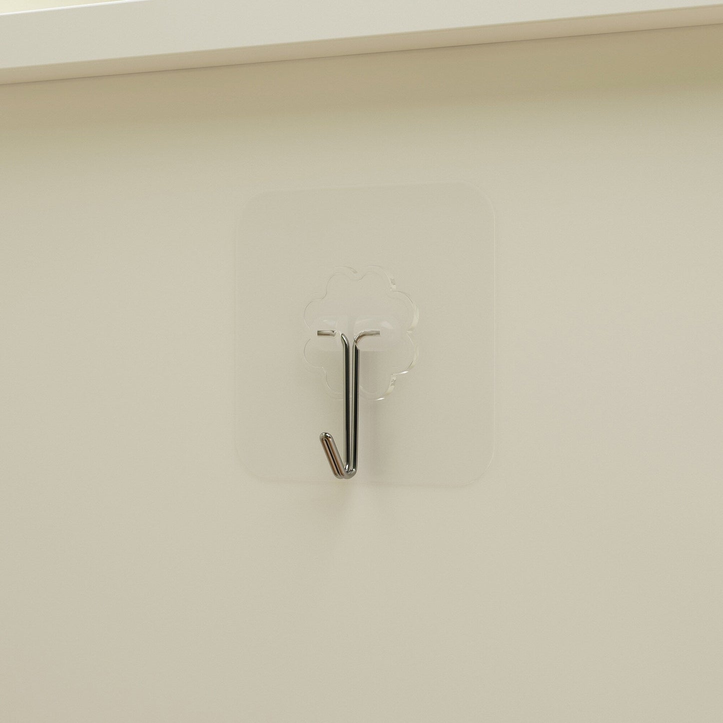 Meubles dissimulant la litière pour chat dans une salle de bain privée pour animaux de compagnie