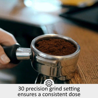 Machine à café expresso avec broyeur intégré et réservoir d'eau de 2,8 L.