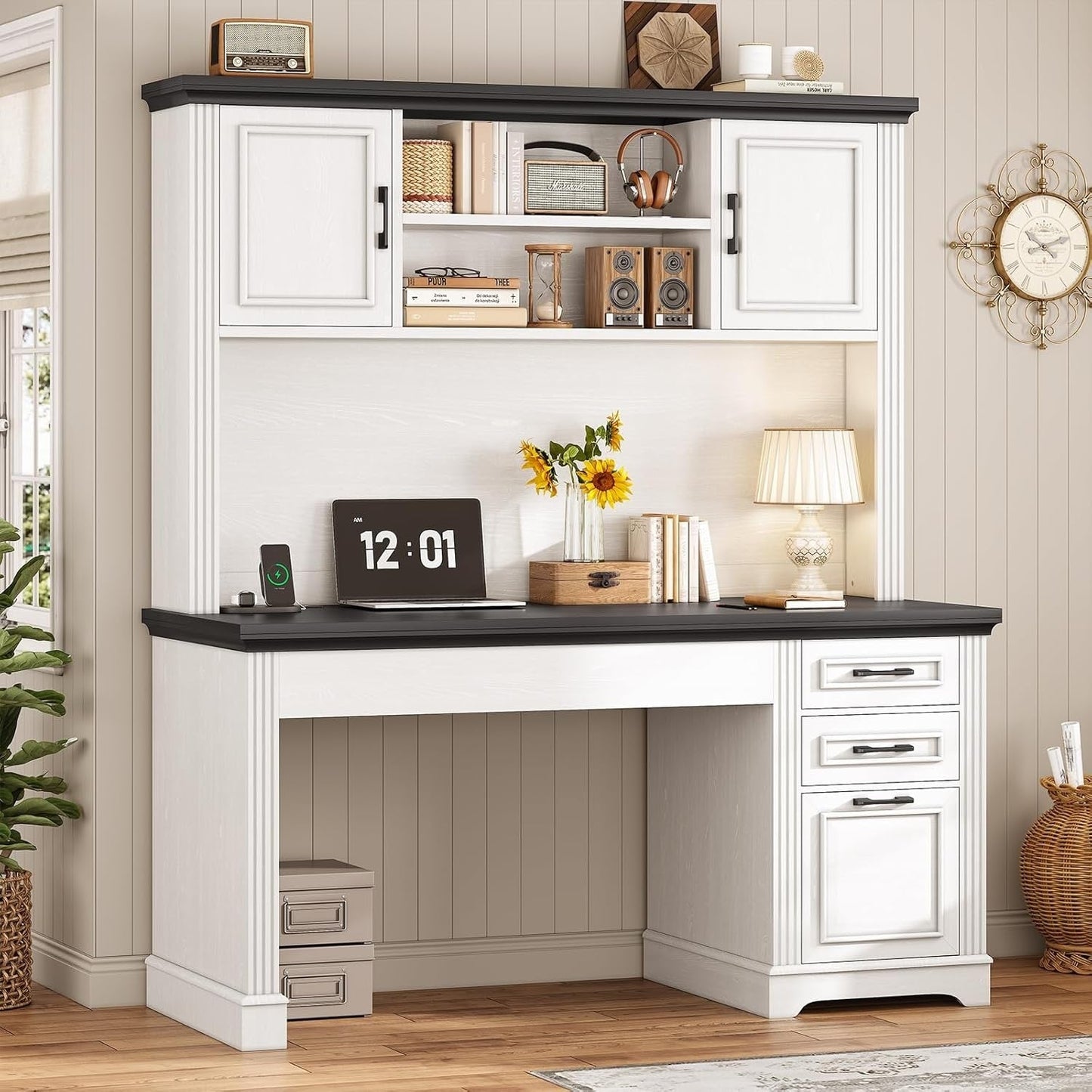 Bureau de direction de style campagnard, bureau à domicile avec tiroir pour dossiers suspendus, support pour écran, prise électrique