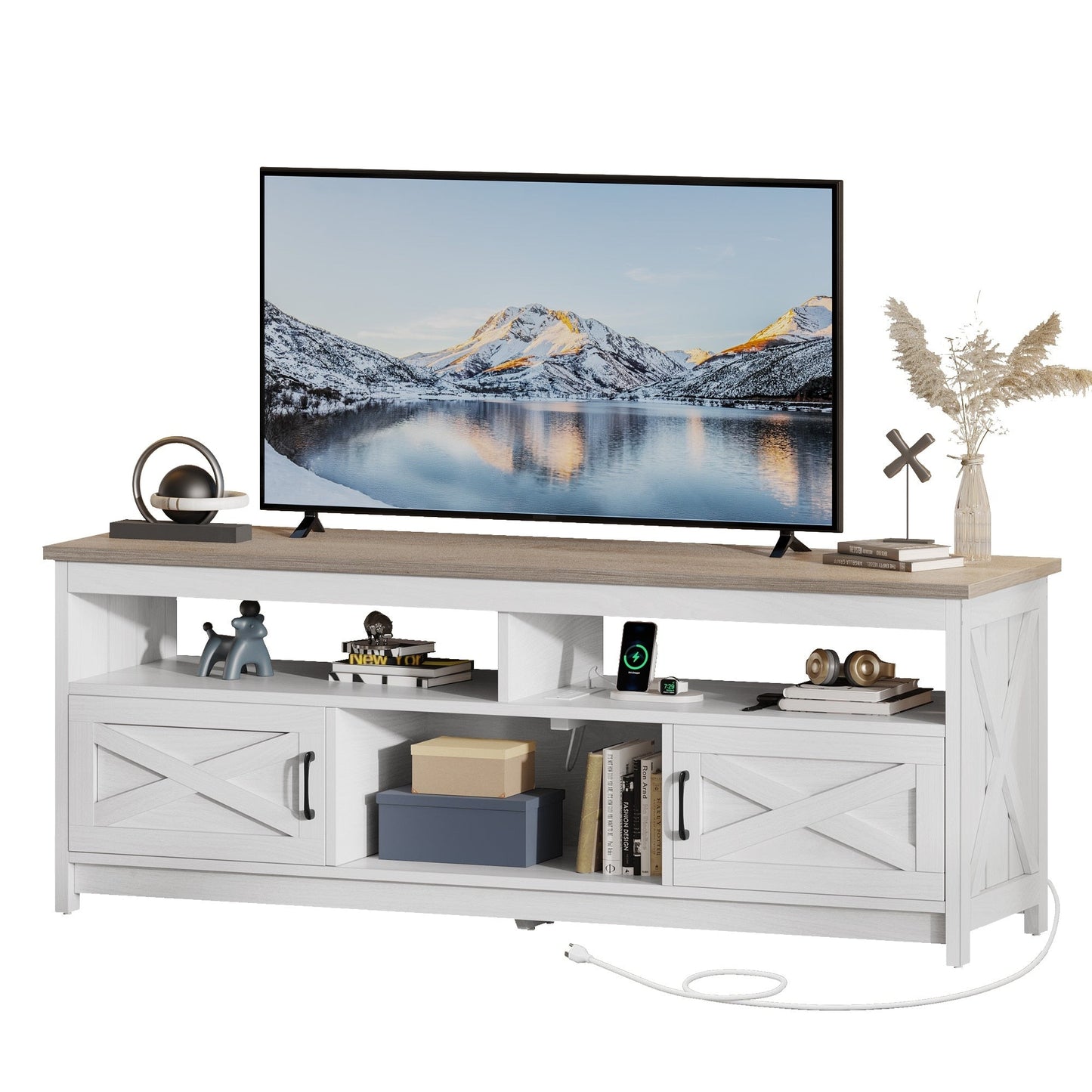 Meuble TV de style campagnard pour téléviseur jusqu'à 65 pouces avec portes et étagères ouvertes, console multimédia et prise électrique.