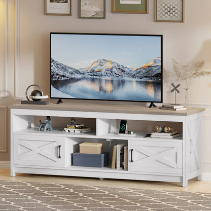 Meuble TV de style campagnard pour téléviseur jusqu'à 65 pouces avec portes et étagères ouvertes, console multimédia et prise électrique.