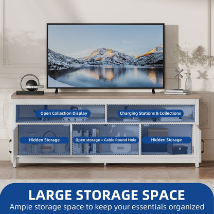 Meuble TV de style campagnard pour téléviseur jusqu'à 65 pouces avec portes et étagères ouvertes, console multimédia et prise électrique.