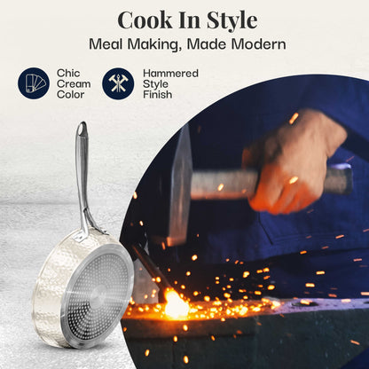 Ensemble de 15 pièces de casseroles et poêles Gotham Steel Hammered Cream en céramique antiadhésive, avec ustensiles.