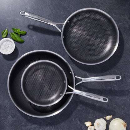 Ensemble de 3 poêles à frire HENCKELS Paradigm avec spatule et cuillère de service offertes - 5 pièces