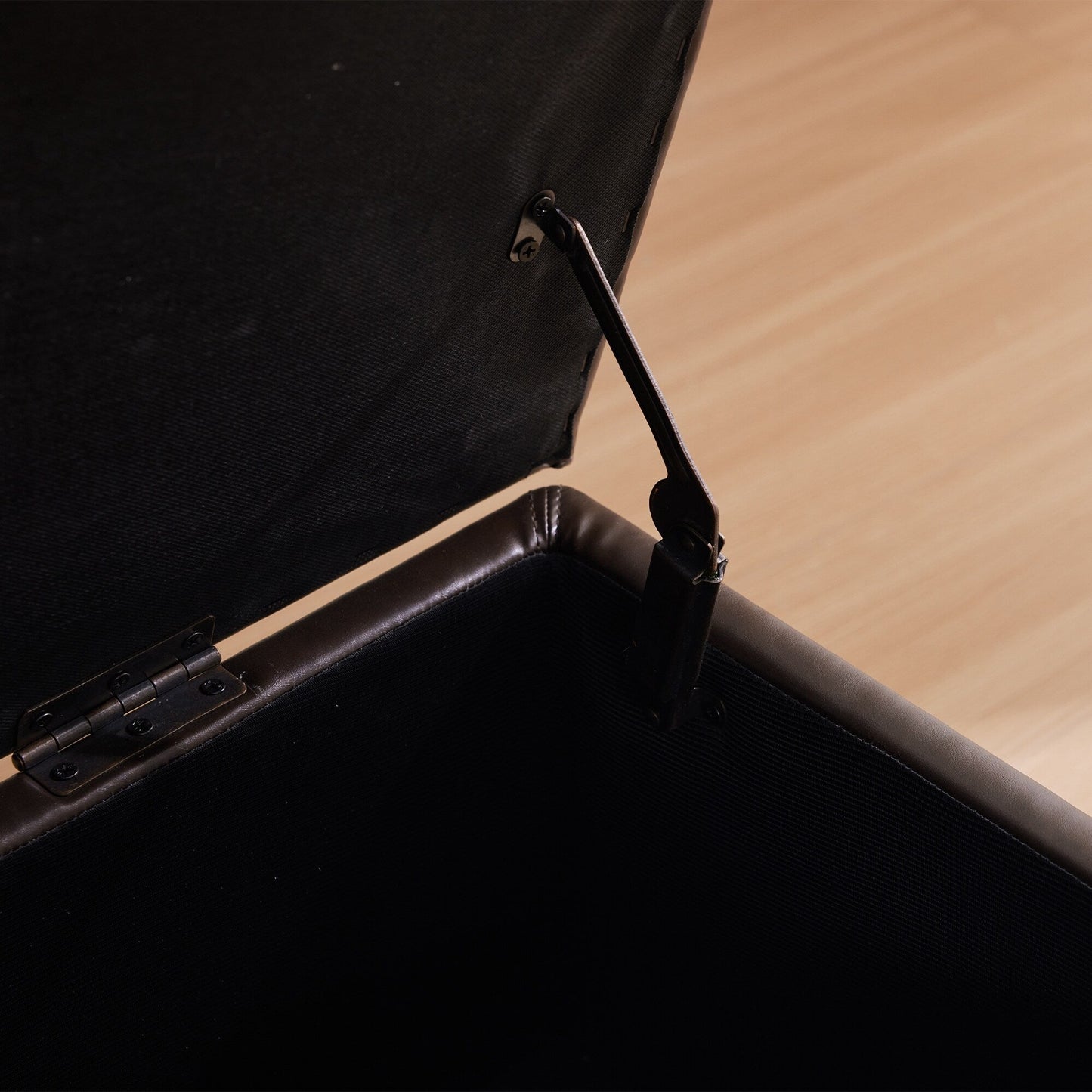 Pouf de rangement rectangulaire capitonné en similicuir (50,3 x 17,50 x 18 cm)