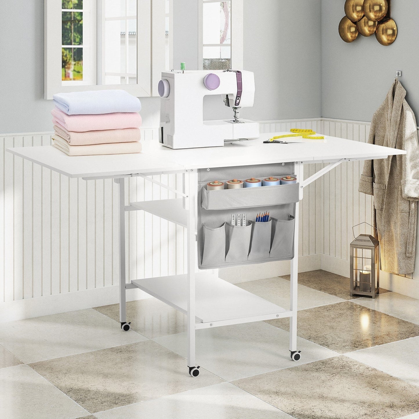 Table de bricolage réglable en hauteur avec étagères de rangement, table de découpe pliante et mobile pour la maison, le bureau, l'atelier de couture ou de loisirs créatifs
