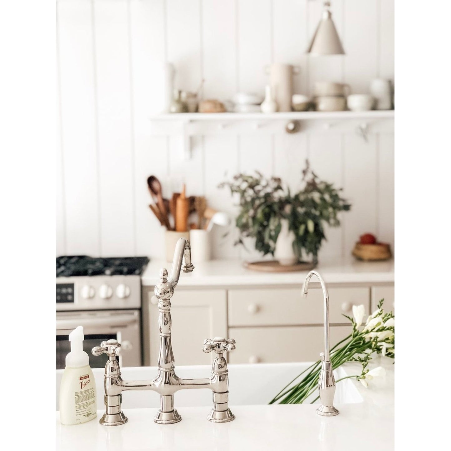 Robinet de cuisine Heritage Bridge avec douchette en laiton