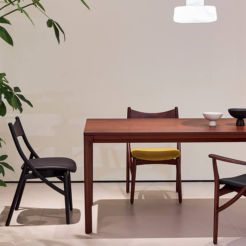 Table à manger en fer à cheval