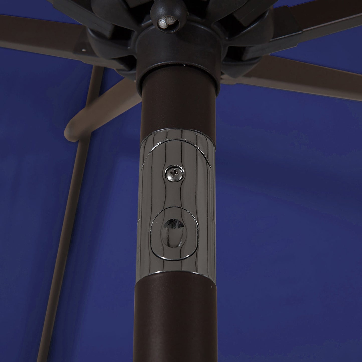 Parasol de terrasse Lopes de 2,74 m (9 pi) avec pied et support lestés finition bronze inclus