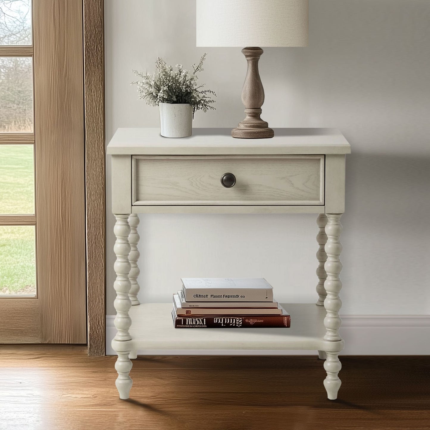 Table de chevet en bois tourné Beckett, signée Madison Park, avec tiroir et étagère.