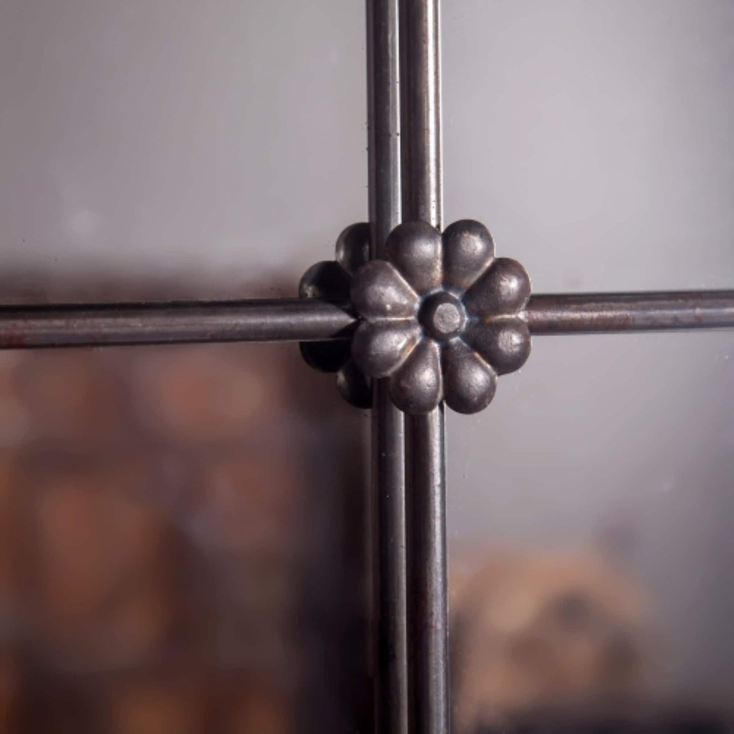 Miroir mural décoratif à carreaux avec cadre en métal brun rustique - 96 cm (H) x 60,5 cm (L) x 2,5 cm (P)