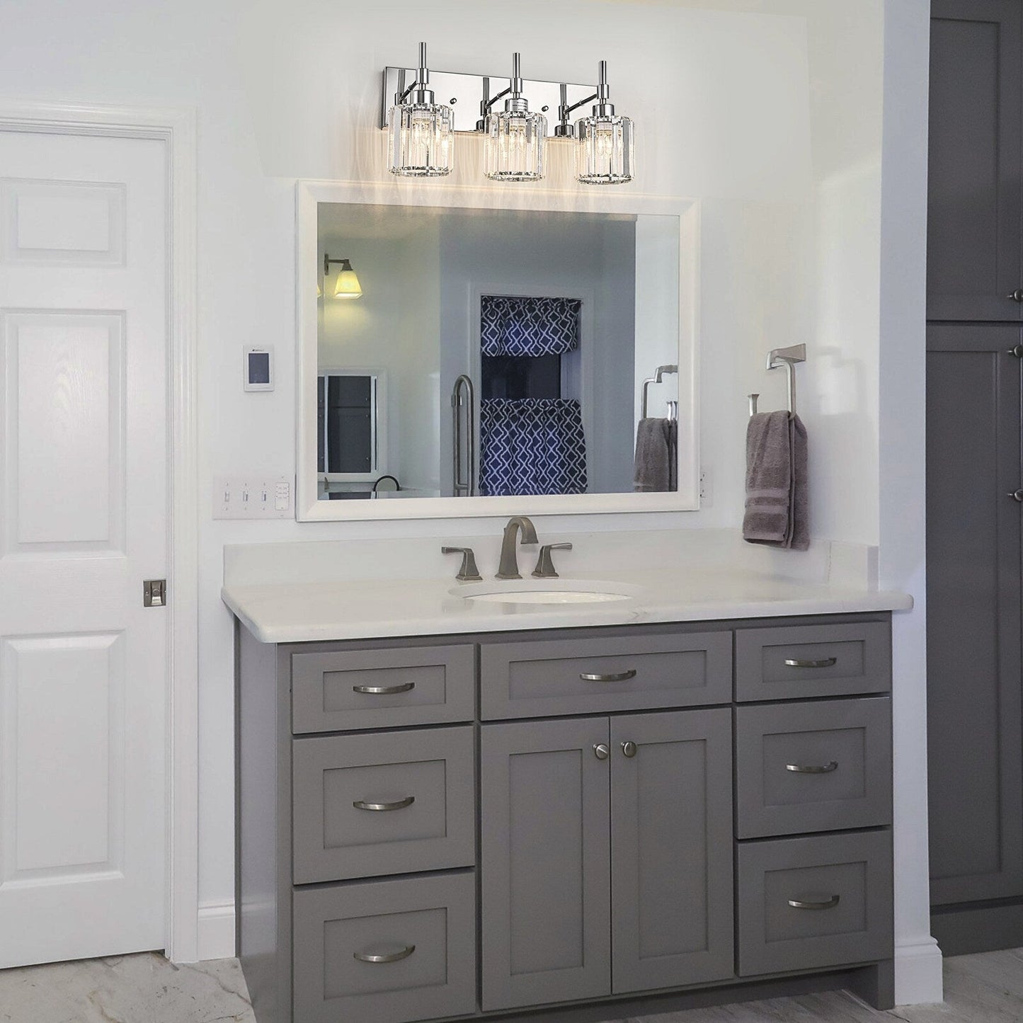 Appliques murales modernes à intensité variable pour salle de bain, avec abat-jour en cristal