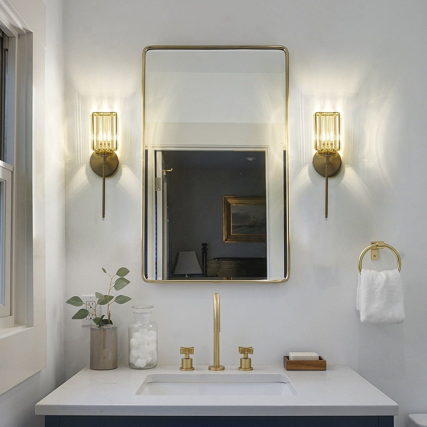 Applique murale moderne dorée à intensité variable, style cylindrique glamour pour salle de bain, applique murale en cristal pour coiffeuse