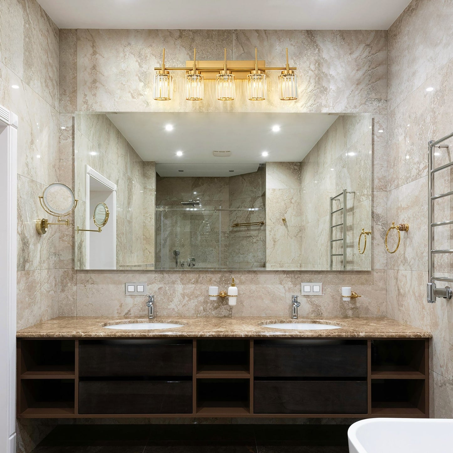 Applique murale moderne dorée à intensité variable, style cylindrique glamour pour salle de bain, applique murale en cristal pour coiffeuse