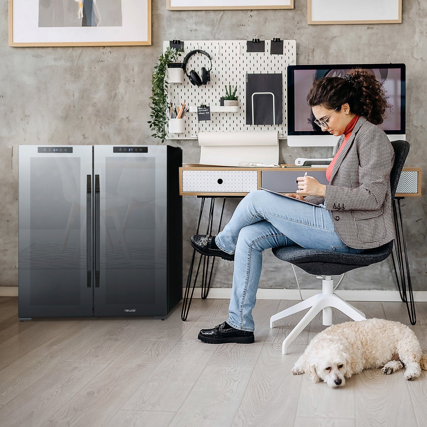 Réfrigérateur à vin et boissons Newair, 18 bouteilles et 59 canettes, deux zones de température, pose libre, contrôle numérique de la température