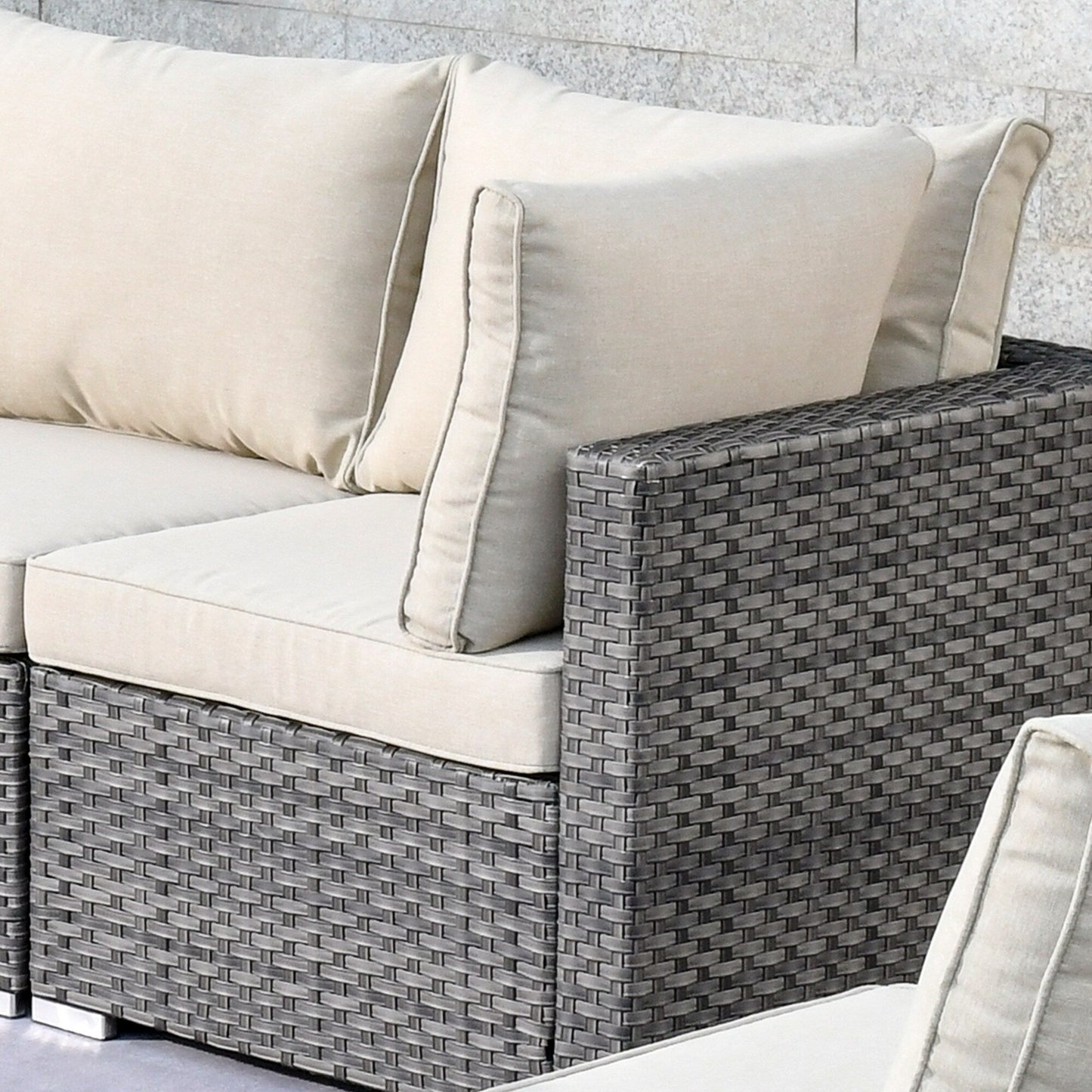 Ensemble de canapé d'angle 11 pièces en résine tressée avec assise profonde, fauteuils pivotants et foyer extérieur OVIOS