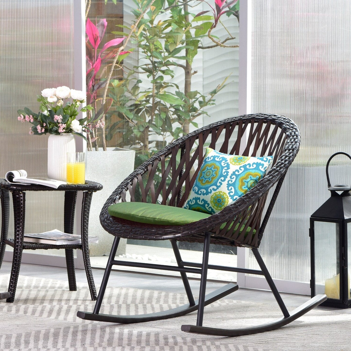 Ensemble bistro de patio OVIOS 3 pièces avec fauteuil à bascule et table basse en verre