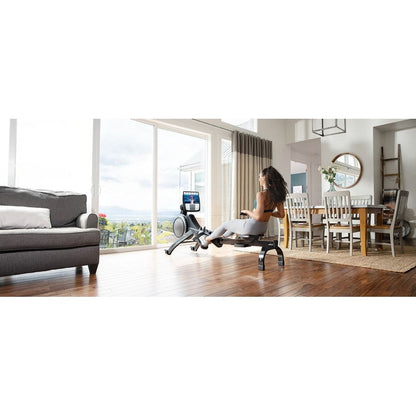 ProForm 750R ; rameur avec écran 5 pouces, support pour tablette intégré et design compact.