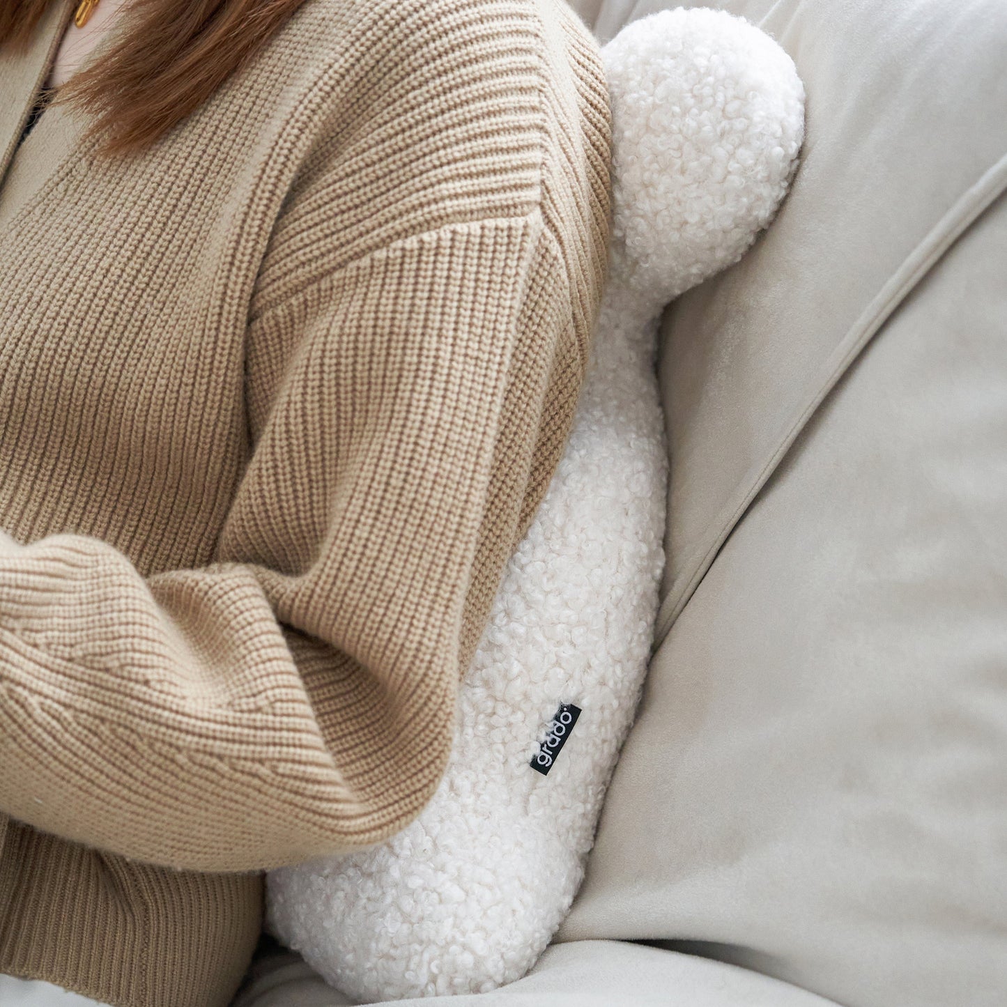 Coussin décoratif lapin penseur