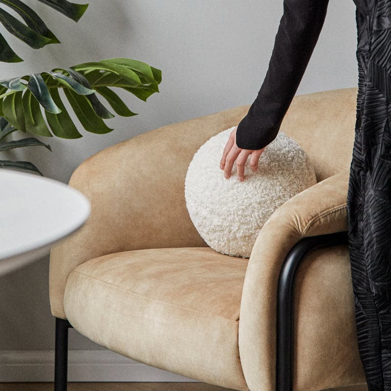 Coussin en forme de boule de sésame