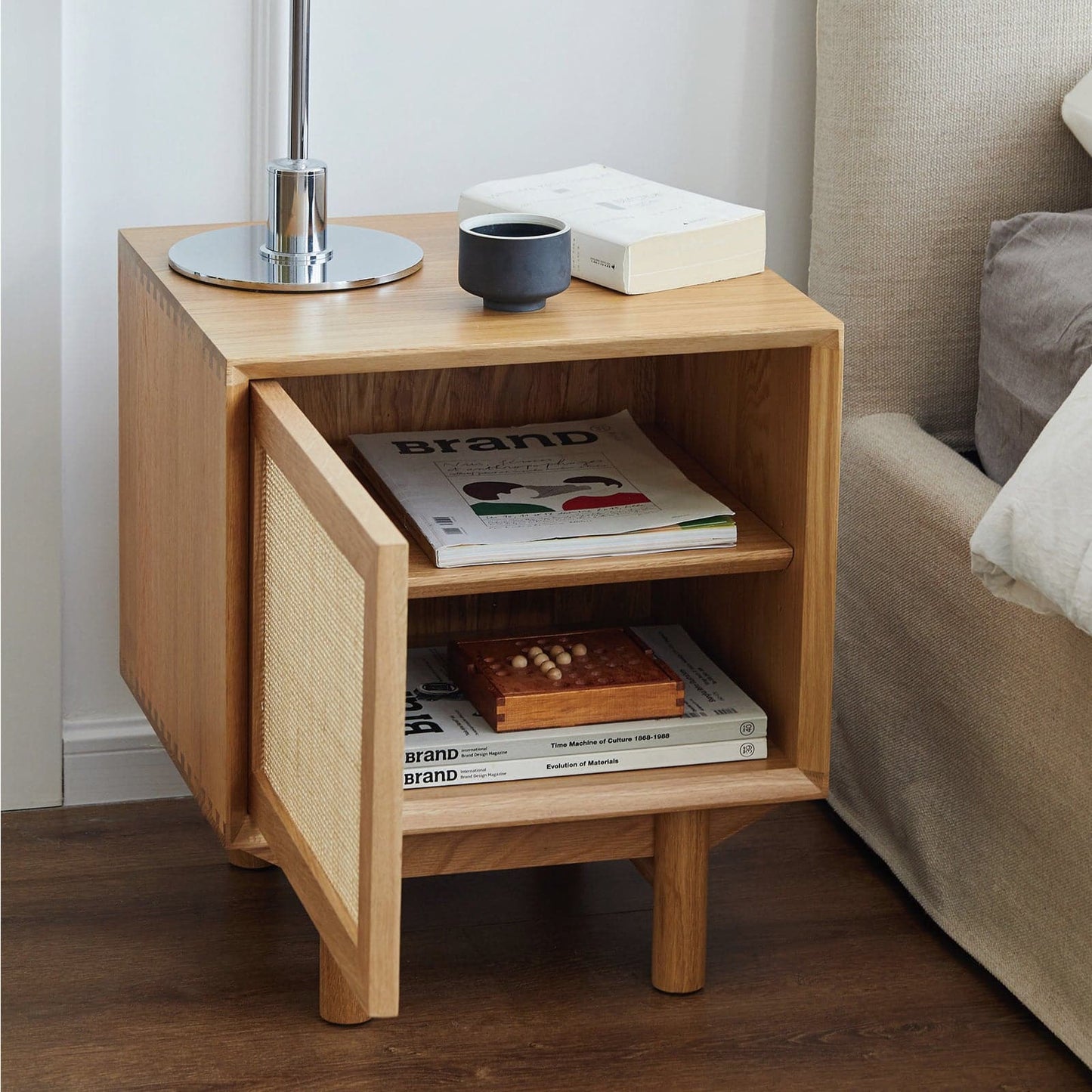 Table de chevet Torii / Porte en rotin tressé