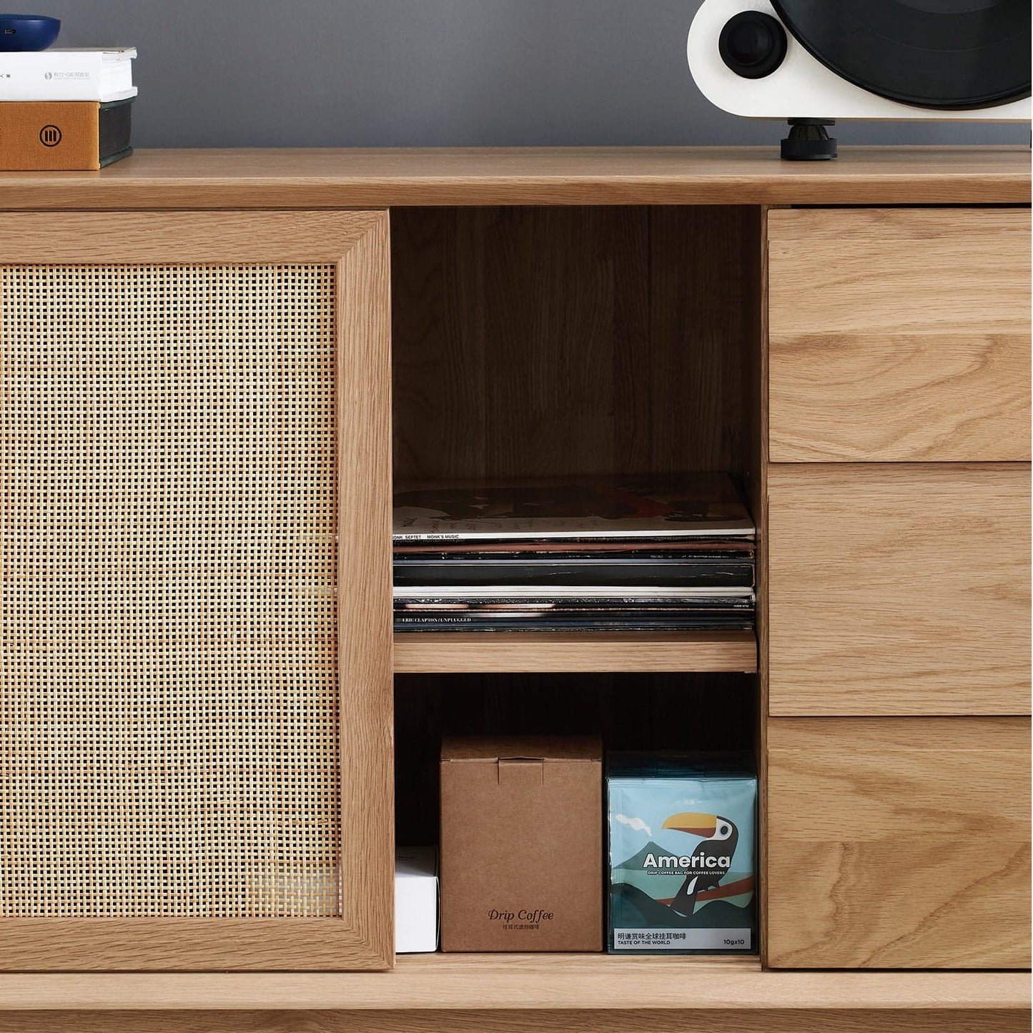 Buffet Torii / Portes et tiroirs en rotin tressé