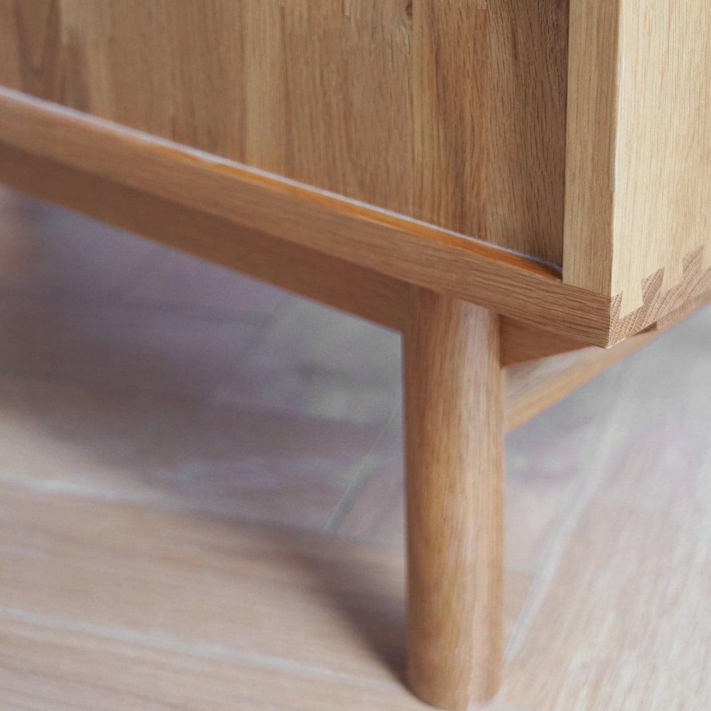 Buffet Torii / Portes en rotin tressé et plateau en verre