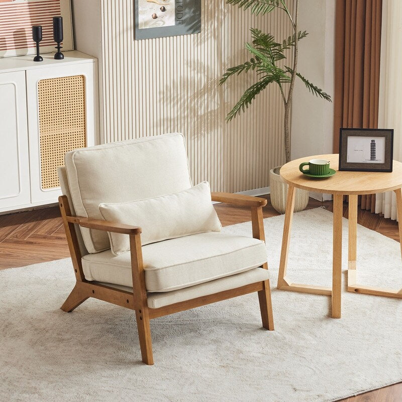 Fauteuil d'appoint beige en lin mélangé, pieds en bois et un coussin.