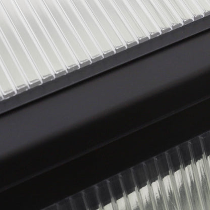 Serre de jardin VEIKOUS en aluminium, gris, avec aération de toit réglable et porte verrouillable.